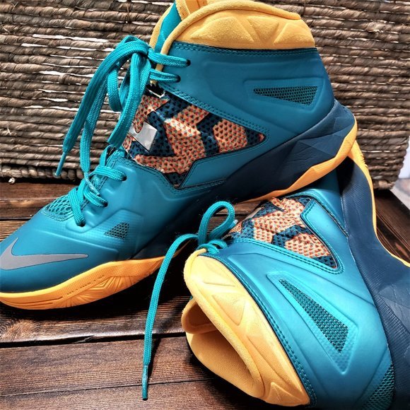 Nike Other - Nike Zoom Lebron James Sneakers Men's Size 10.5